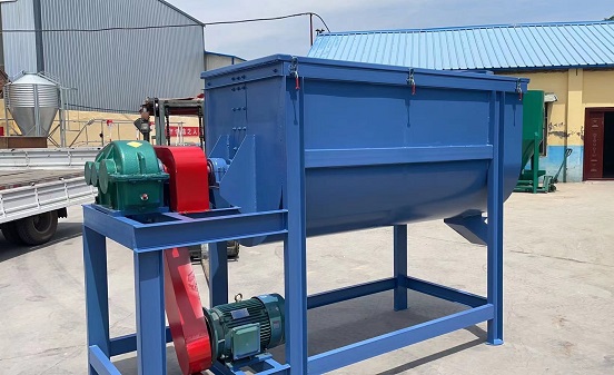 臥式攪拌機（螺帶混合機）結(jié)構(gòu)特點。