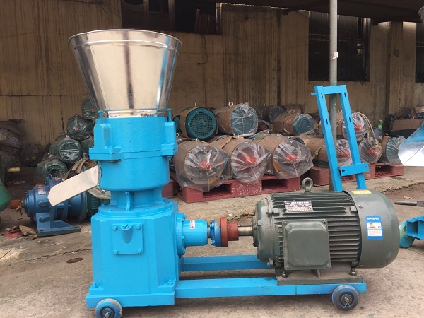 禽畜飼喂顆粒飼料的好處、飼料攪拌機，顆粒機。